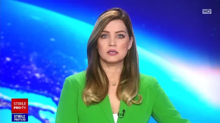 Un băiat de 16 ani, băut, a intrat într-un copac cu o mașină furată, când fugea de poliție, în Deva