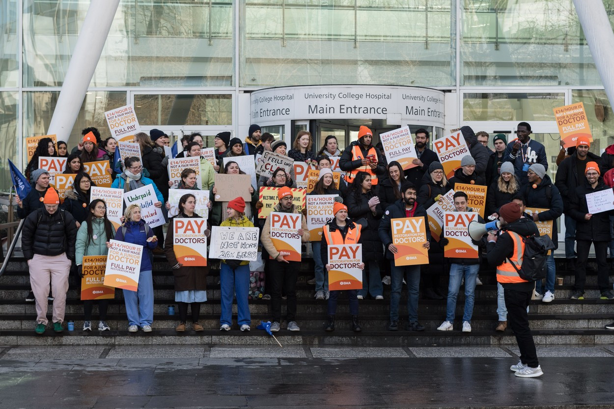 Sindicaliştii din educaţie resping oferta Guvernului. Greva continuă