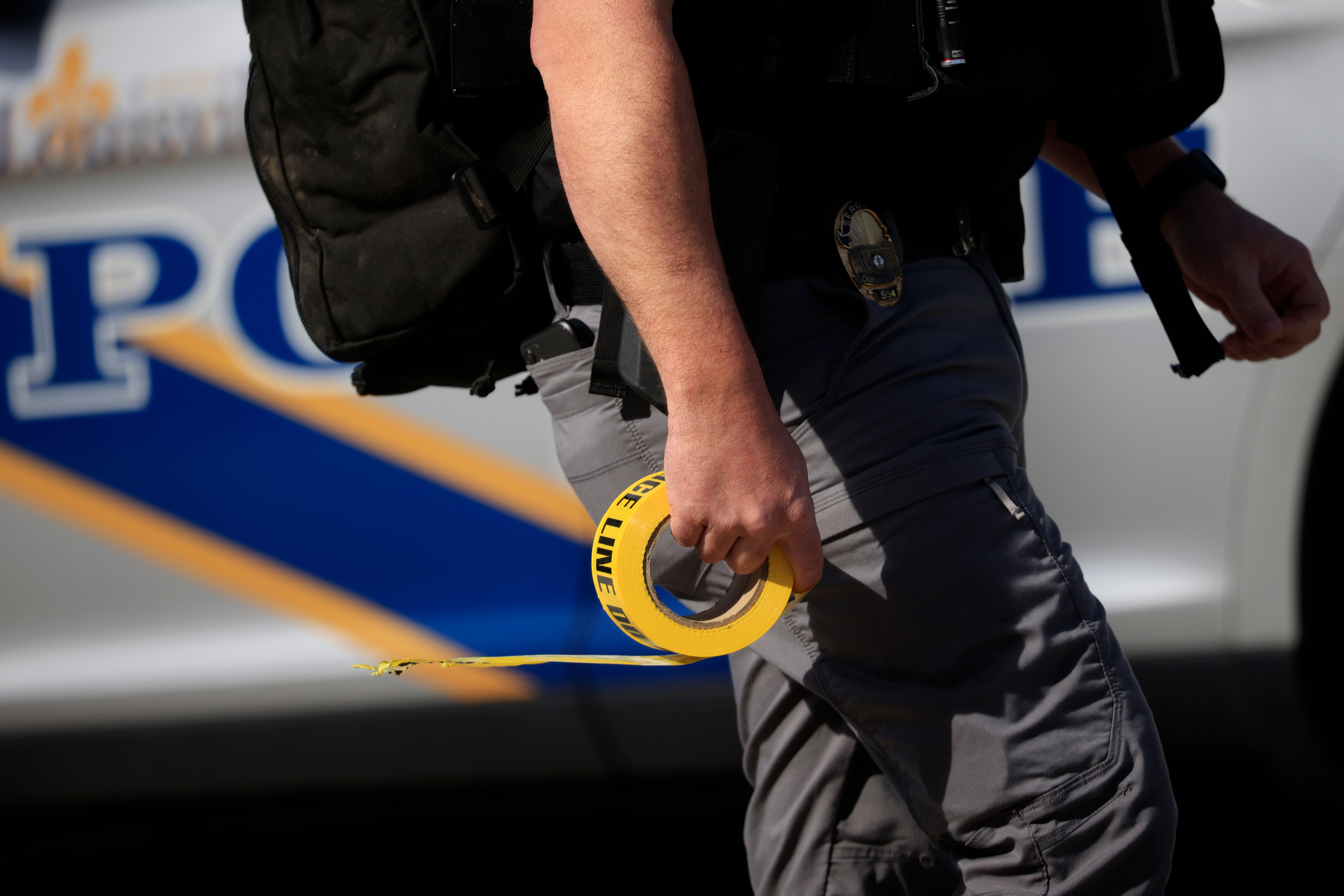 Atacul armat de la Louisville, Kentucky, transmis live pe rețelele sociale. Atacatorul și-a omorât cinci colegi