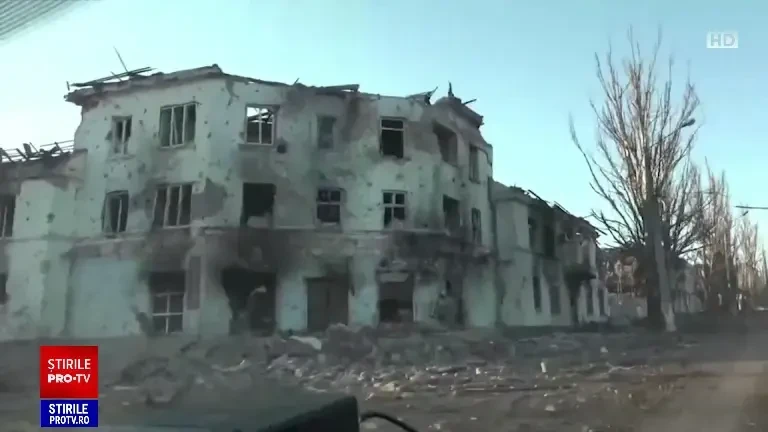 Rușii atacă cu muniție incendiară la Ceasiv Iar, oraș în care se află în continuare civili