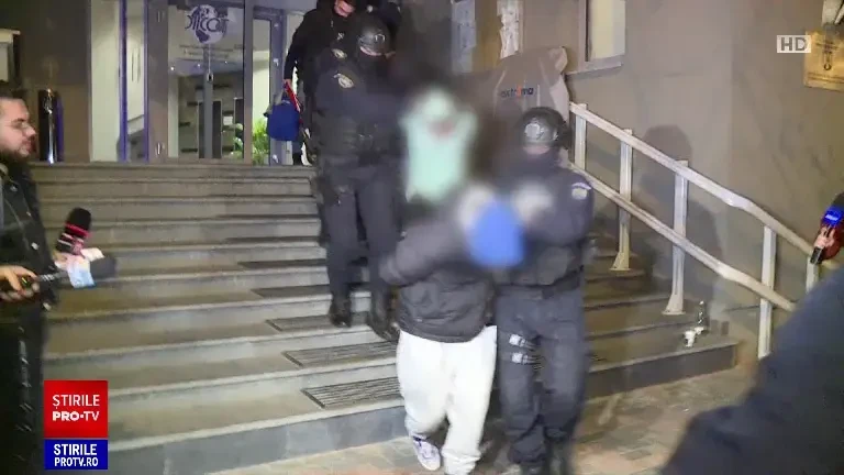 Cine erau capii rețelei care vindea droguri elevilor și studenților din toată țara. 13 indivizi au fost reținuți