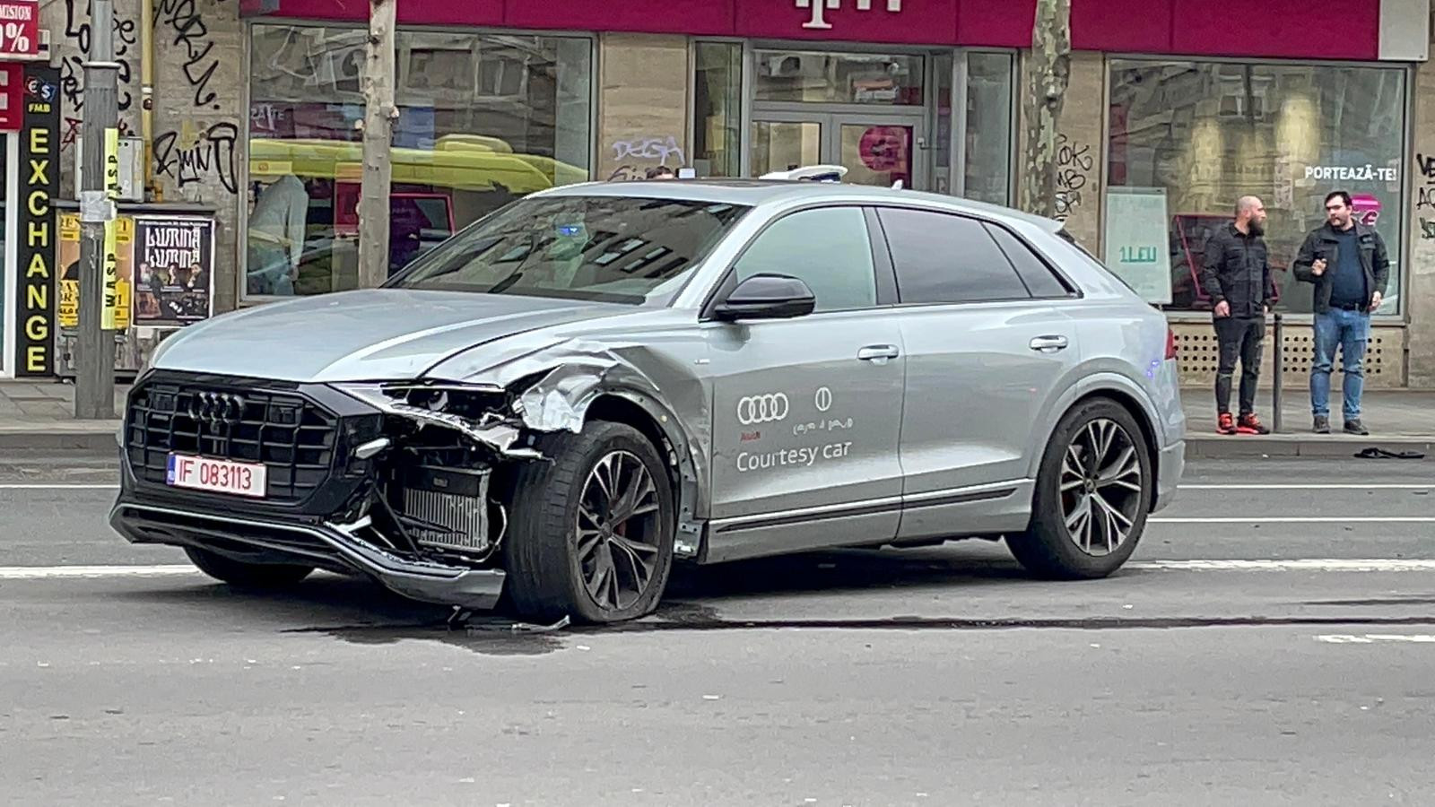 Accident pe bulevardul Magheru din Capitală: Un băiețel de trei ani și o fetiță de două luni au ajuns la spital