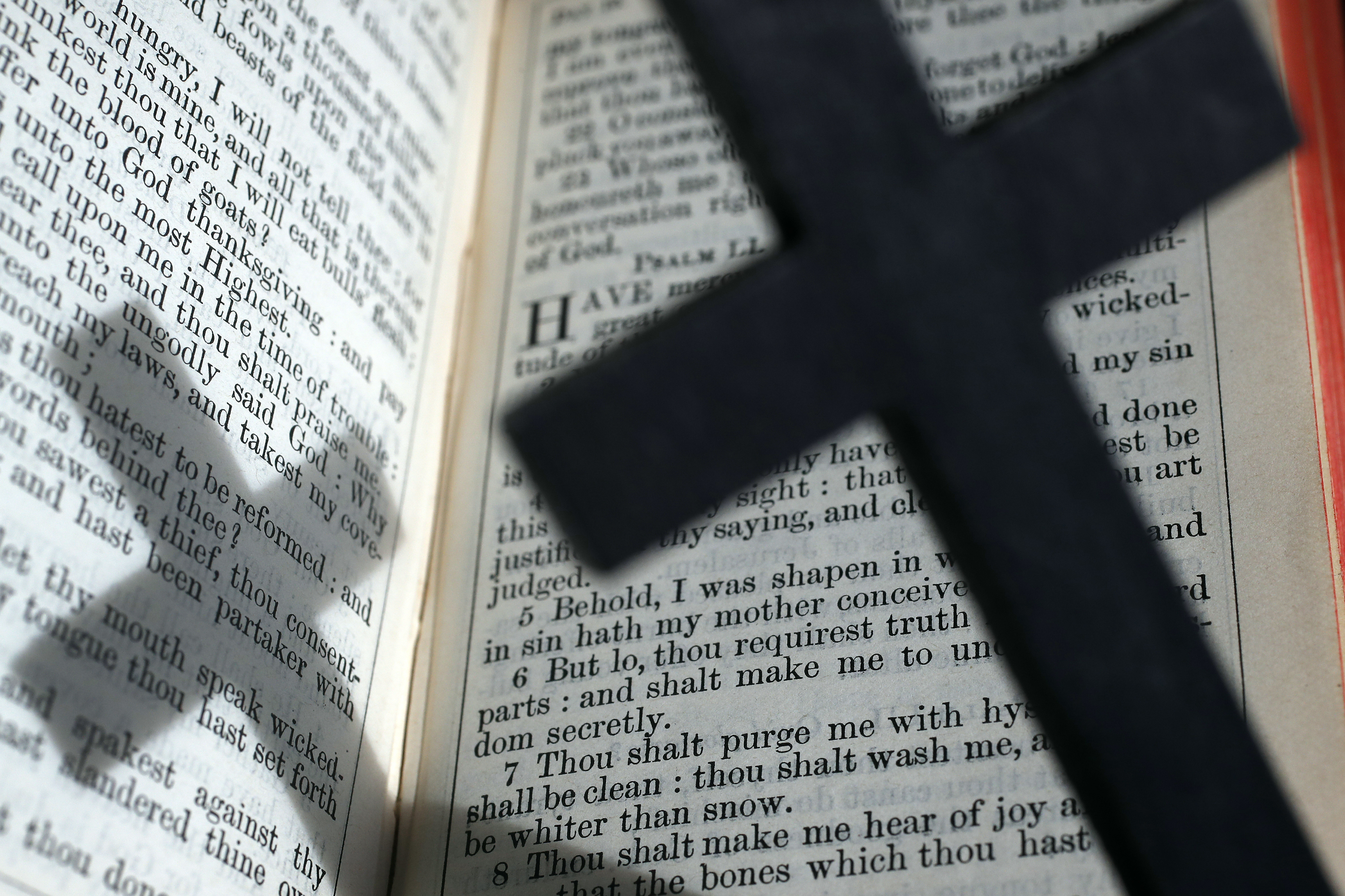 Un capitol din Biblie, nemaivăzut până acum, a fost descoperit folosind lumina UV