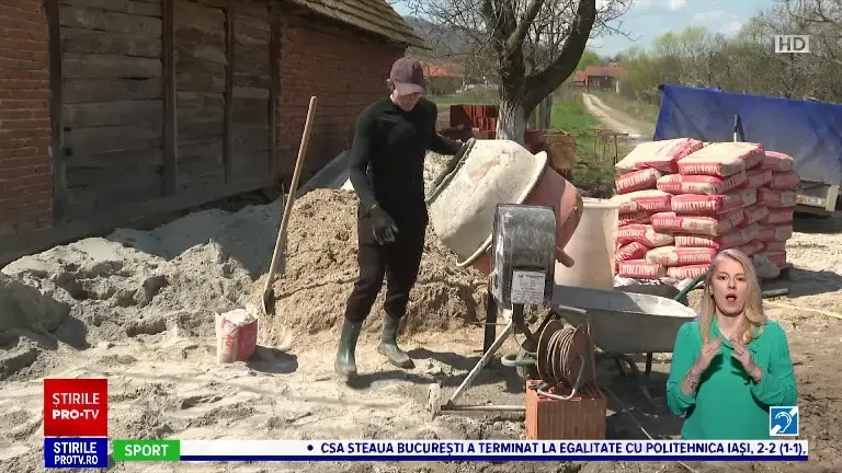 Doi frați greu încercați de viață, ajutați de comunitate. Le reconstruiesc casa mistuită de un incendiu