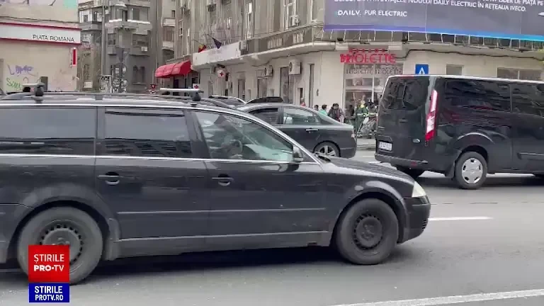 Accident pe bulevardul Magheru din Capitală: Un băiețel de trei ani și o fetiță de două luni au ajuns la spital