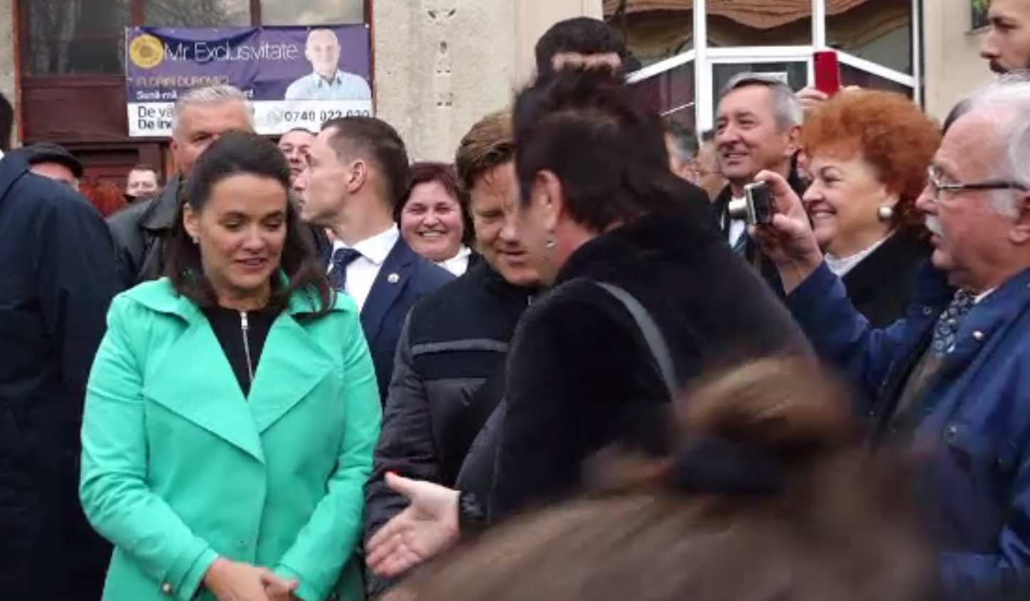 Scandal la Carei, la dezvelirea statuii unui poet maghiar. Președinta Ungariei a fost huiduită