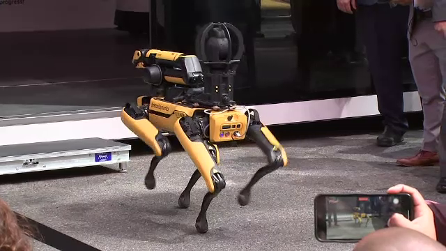 Câinele polițist robot, recrutat să apere legea în New York. Ce poate să facă