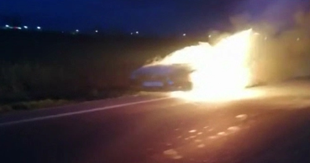 Mașină în flăcări pe DN 1. Traficul rurtier spre Brașov a fost blocat