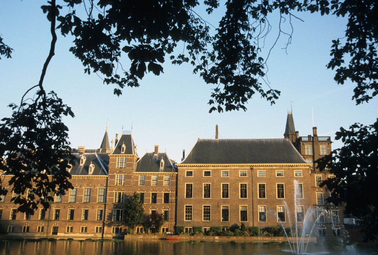 Țările de Jos: Alertă cu bombă la Parlament. Clădirea a fost evacuată