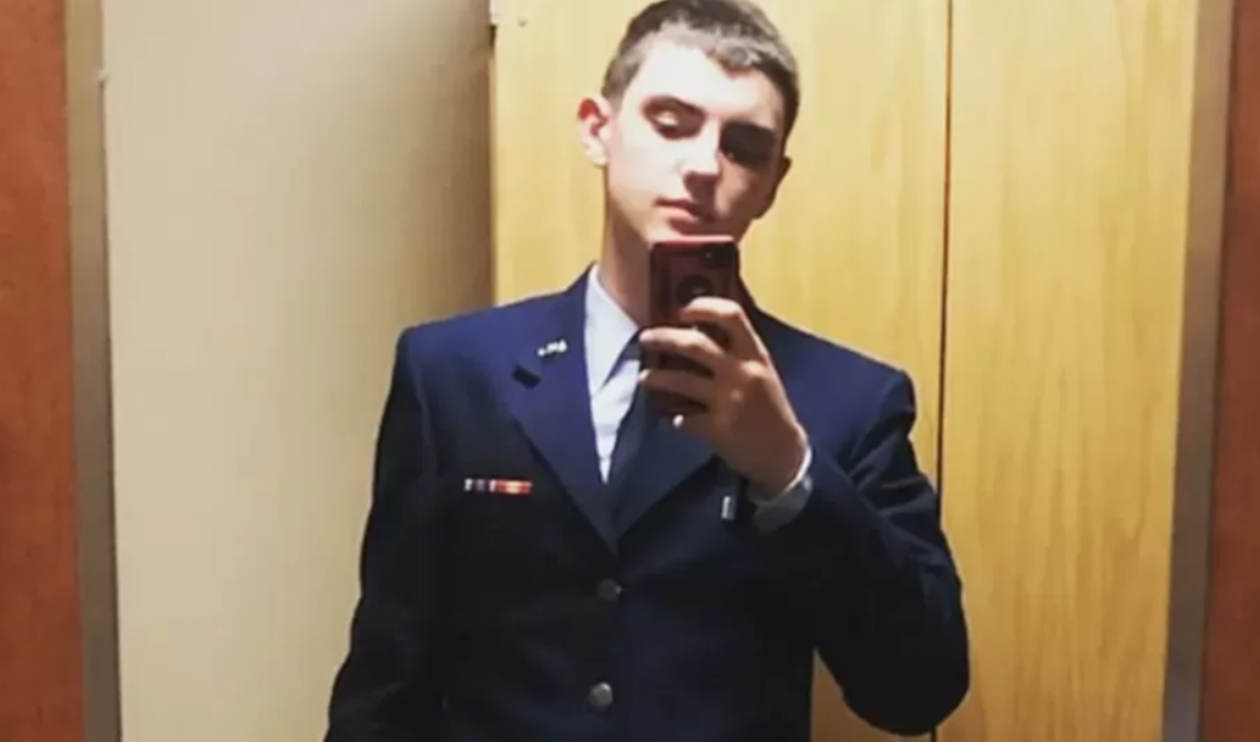 Suspectul care a divulgat documente clasificate ale Pentagonului a fost arestat. Cum a avut acces la informații