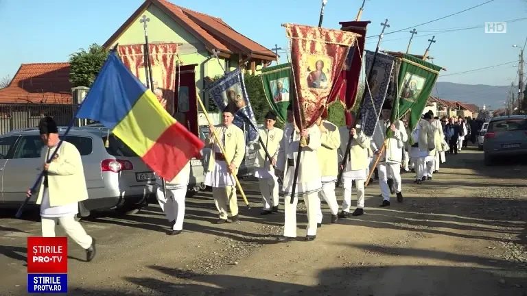 Obiceiul „Păștenilor” din Vinerea, o tradiție veche ce aduce oamenii împreună. „Este cea mai mare emoție din viața mea”