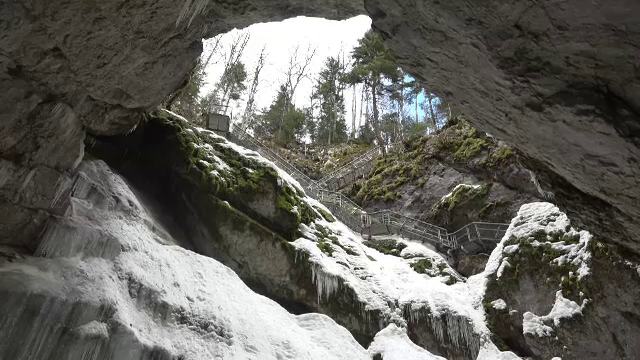 Ghețarul de la Scărișoara, printre cei mai mari din lume, se topește într-un ritm accelerat | GALERIE FOTO