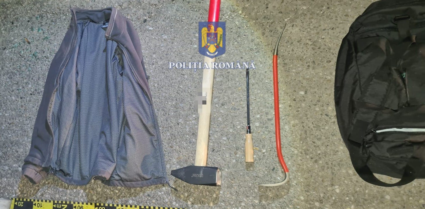 Jaf cu peripeții. Ce se afla într-un seif pe care trei bărbați l-au furat din București