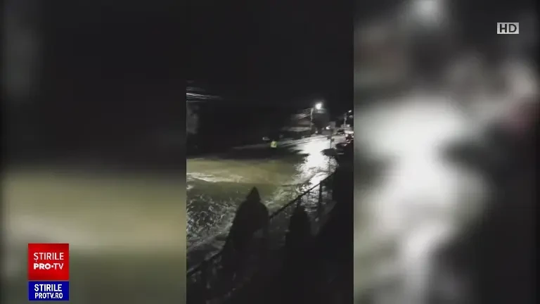 S-au trezit în Vinerea Mare cu apă peste tot. Pagube de sute de mii de lei: ”Practic, nu se mai poate recupera nimic”