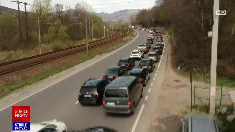 Încă mai sunt locuri în stațiunile de pe Valea Prahovei și Brașov. Turiștii spun că aglomerația de pe drum a meritat