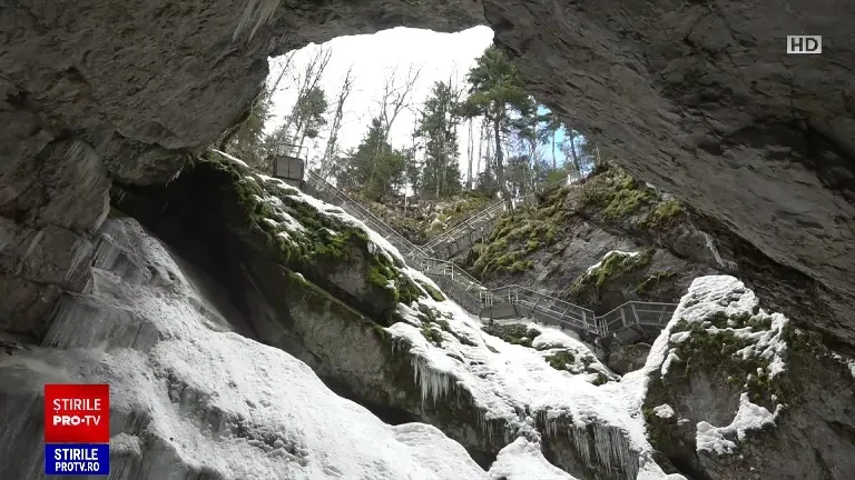 Ghețarul de la Scărișoara, printre cei mai mari din lume, se topește într-un ritm accelerat