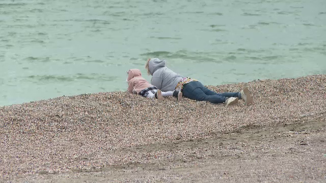 Mii de turiști petrec Paștele pe litoral. La noapte, lumina Învierii va veni de pe mare