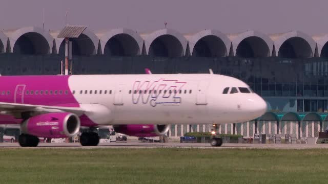Mai multe curse Wizz Air au decolat sâmbătă cu întârzieri semnificative de pe Aeroportul Otopeni
