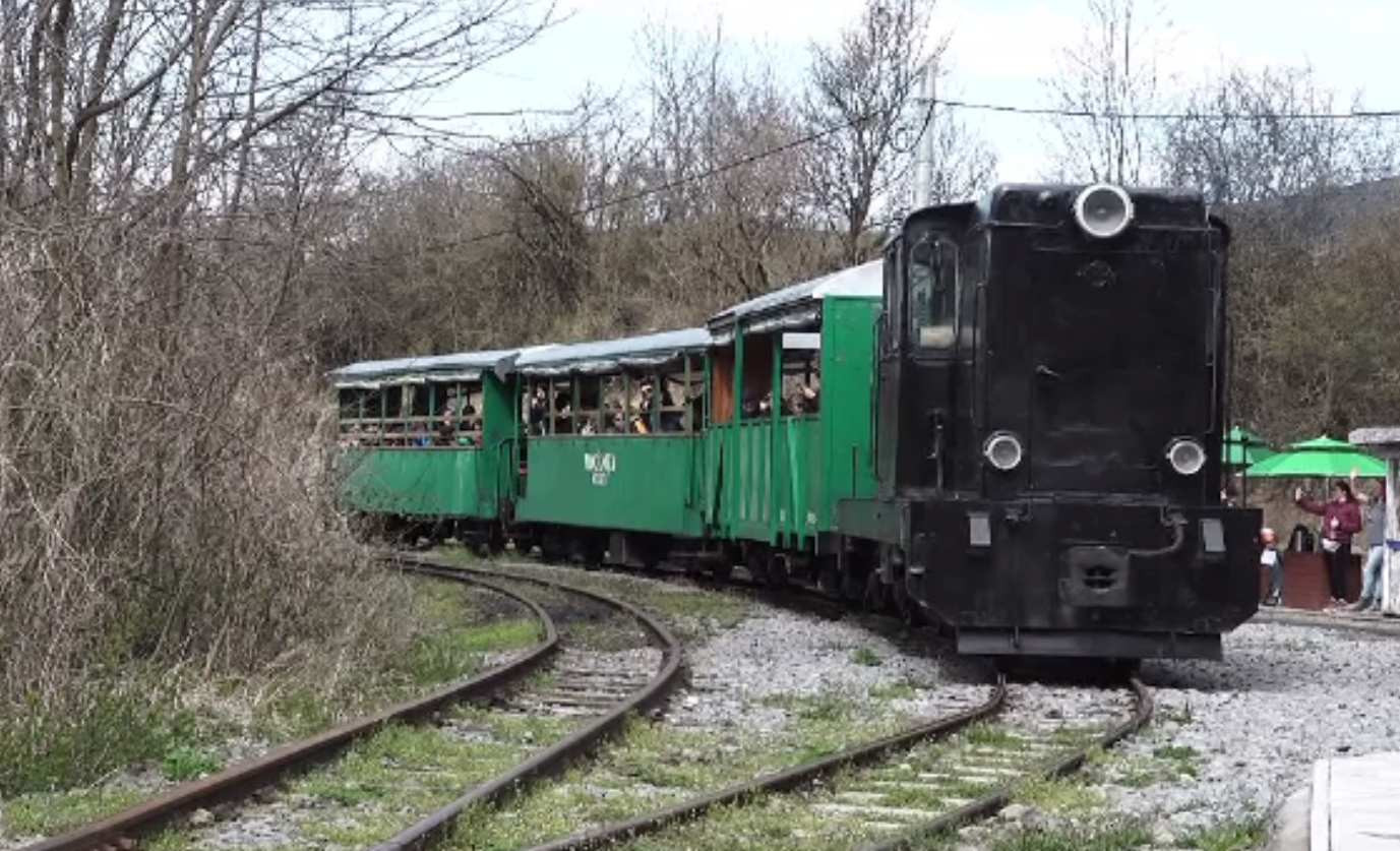 Mocănița de la Sovata are 70 de ani și e la mare căutare. „Am intrat în pădurea fermecată”