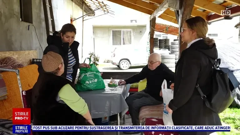 O asociație din Baia Mare le-a făcut Paștele mai frumos bătrănilor nevoiași din oraș. ”Eu sunt mulțumită”