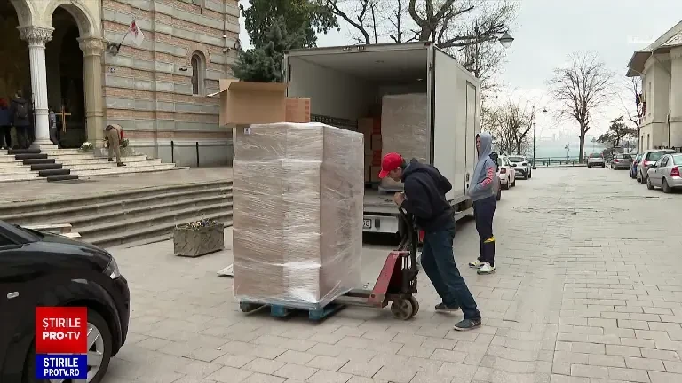 Mii de turiști petrec Paștele pe litoral. La noapte, lumina Învierii va veni de pe mare