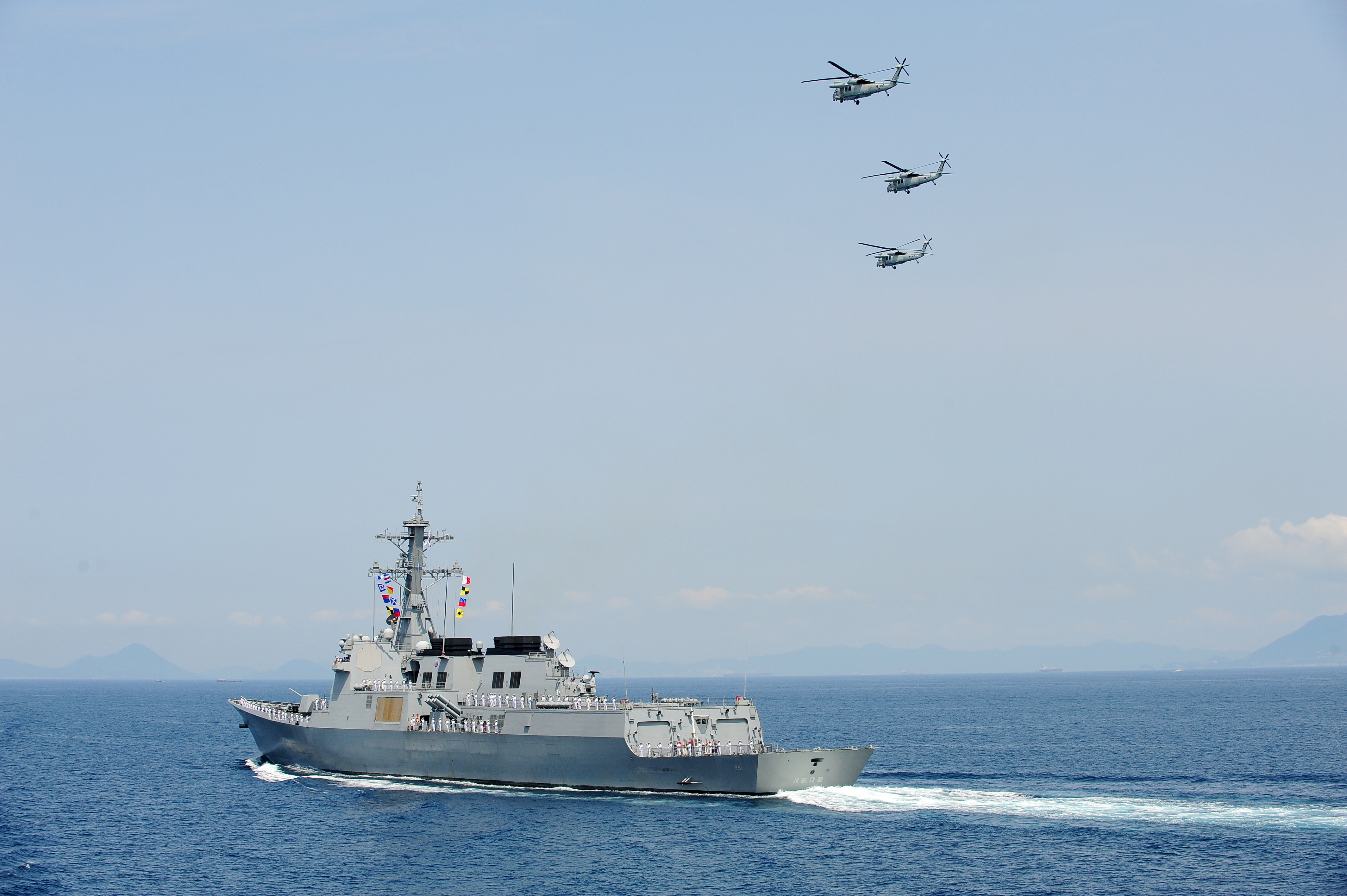 Coreea de Sud a tras focuri de avertizare asupra unei nave nord-coreene care a trecut linia de demarcaţie maritimă