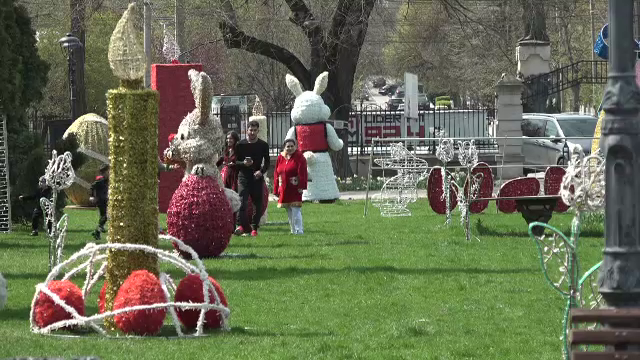 Orașele din țară s-au împodobit de Paște. ”Copiii sunt încântați”