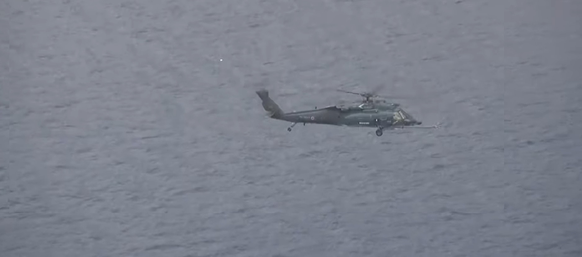 Scafandrii japonezi au găsit cinci trupuri și o bucată dintr-un elicopter militar Black Hawk, dispărut în 6 aprilie 2023