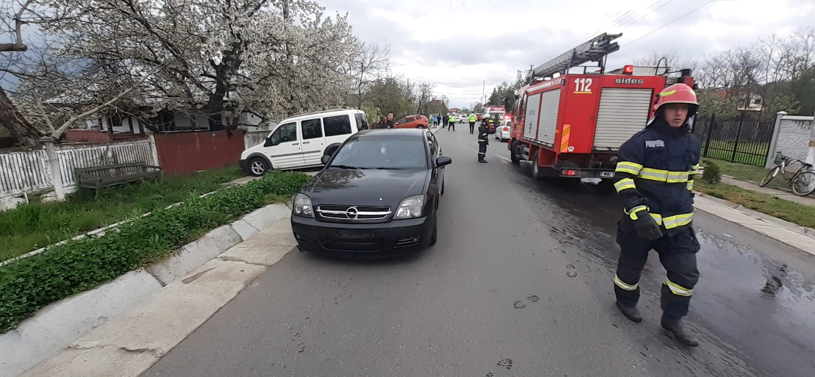 O fetiță de 10 ani a murit după ce a fost lovită de o mașină, în Drăgoești | FOTO