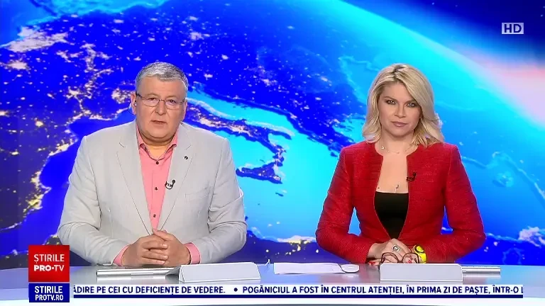 Momentul în care patru căței blocați într-o scurgere pluvială sunt salvați de pompieri | VIDEO