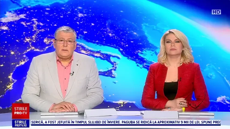 Acrobație în premieră mondială. Un bărbat a traversat Dunărea pe frânghie, la o înălţime de 30 de metri