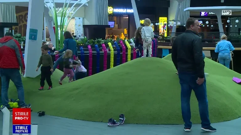 În a doua zi de Paște, românii au dat năvală la mall-uri: ”Am venit pe la 10, la deschidere”