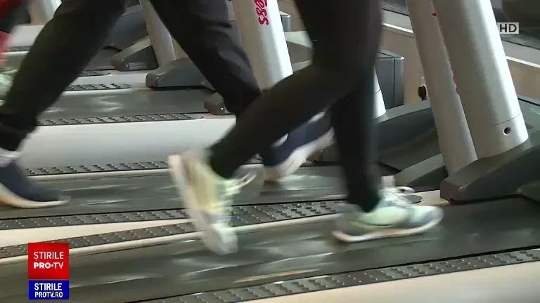 Copleșiți de vină după mesele de Paște, românii au luat cu asalt sălile de sport. ”Am venit să ard grăsimile!”