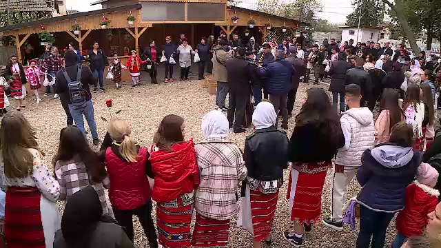 ”Hora de pomană”, obicei neobișnuit din Dolj. Localnicii cred că sufletele celor dragi revin în locurile unde au trăit