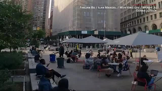 Au apărut tomberoanele care își strâng singure gunoiul. Imaginile surprinse în New York