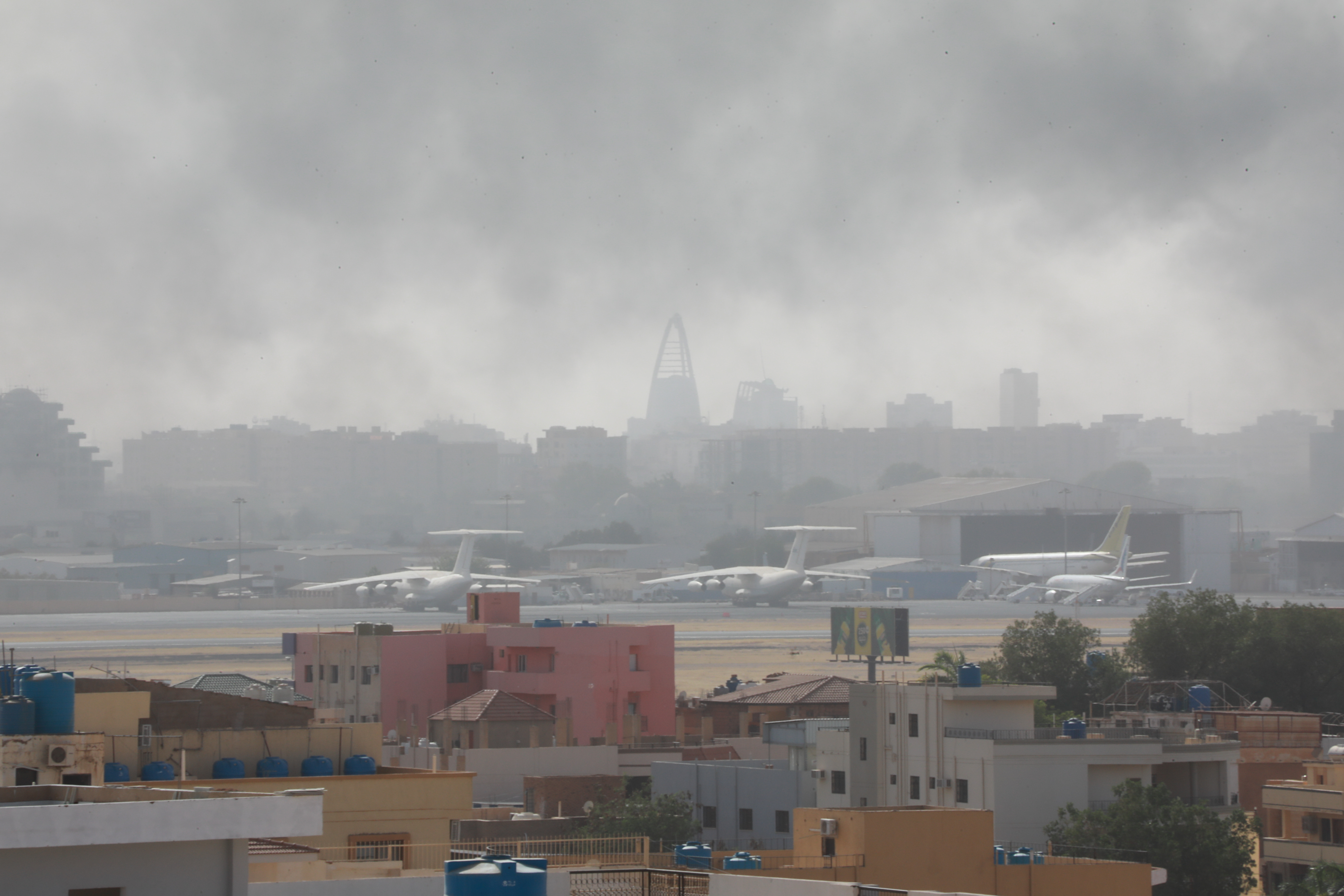 Situație extrem de gravă în Sudan. Un convoi diplomatic american a fost atacat