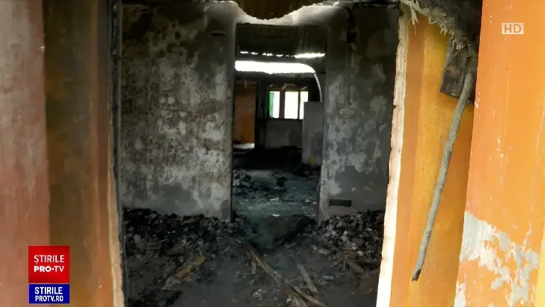 Doi soți din Brăila au murit după ce le-a luat casa foc de la lumânarea aprinsă de Paște. Cum a scăpat fiica lor