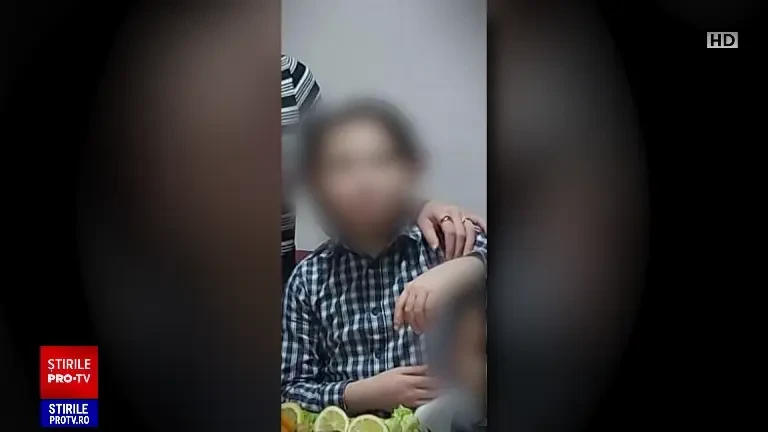 Apar noi detalii în cazul băiețelului român de nouă ani, ucis de iubitul mamei sale. Trupul lui, ținut câteva zile sub pat