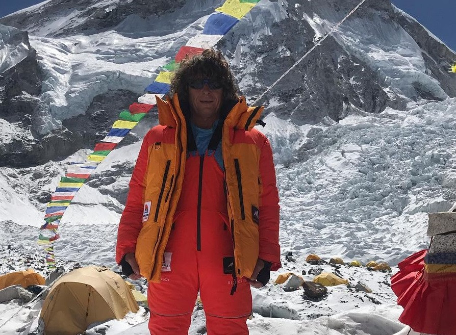 Un bărbat care a cucerit de 10 ori Everestul a murit într-o expediție montană, în Nepal