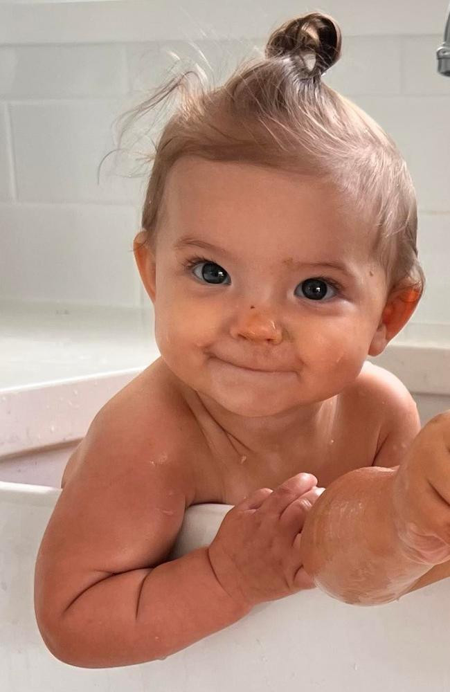 „Am simțit cum sufletul îmi părăsește corpul”. O fetiță de șapte luni a murit subit în timpul unui somn liniștit