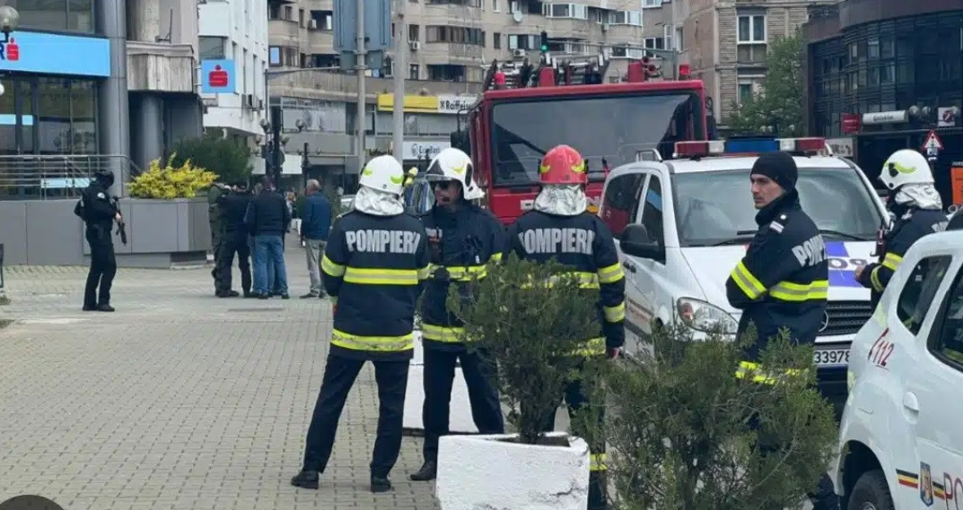 Alertă la o bancă din Ploiești, din cauza unui bagaj suspect. Toți angajații au fost evacuați