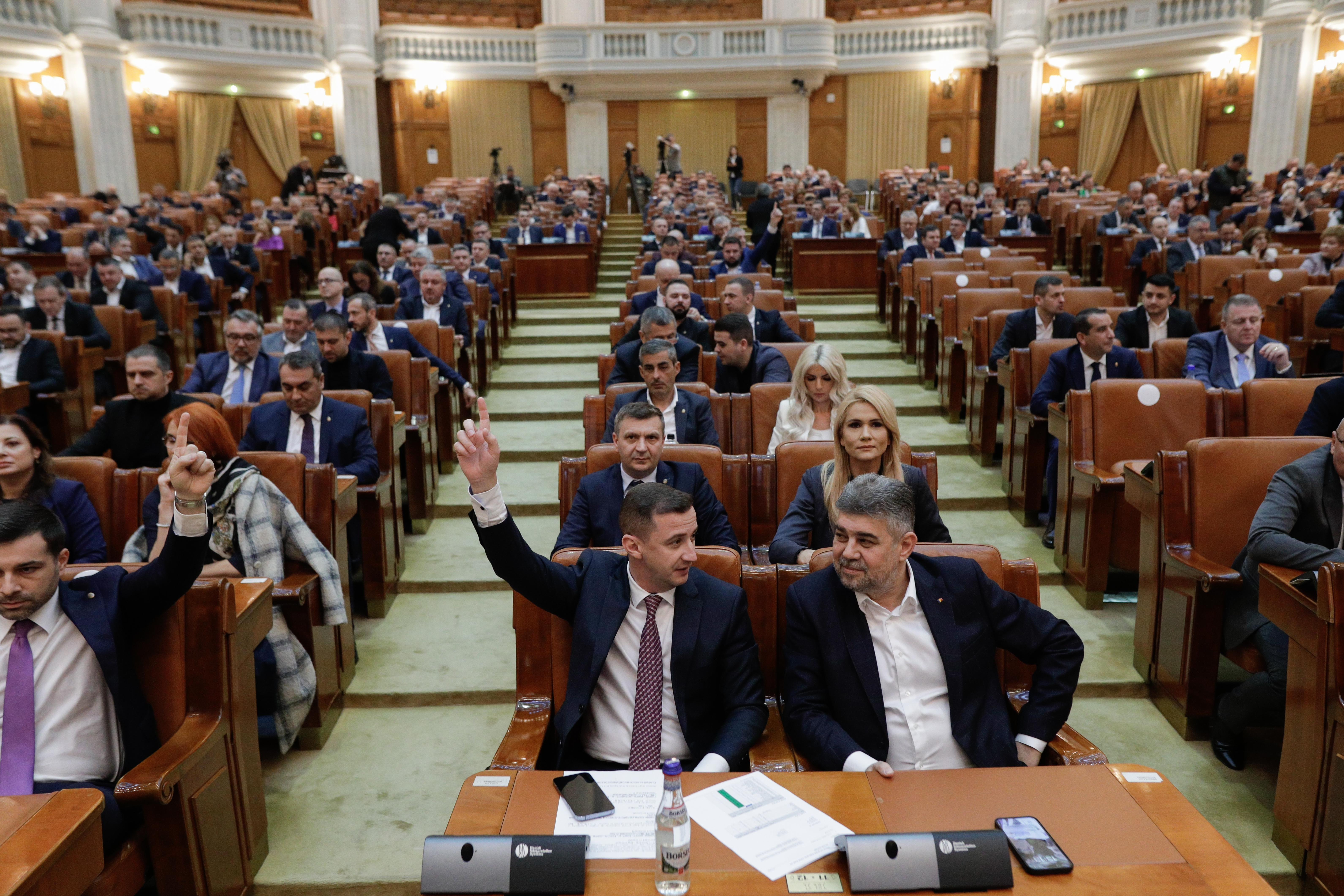 George Niculescu, votat în funcţia de preşedinte al ANRE de Plenul reunit al Camerei Deputaţilor şi Senatului