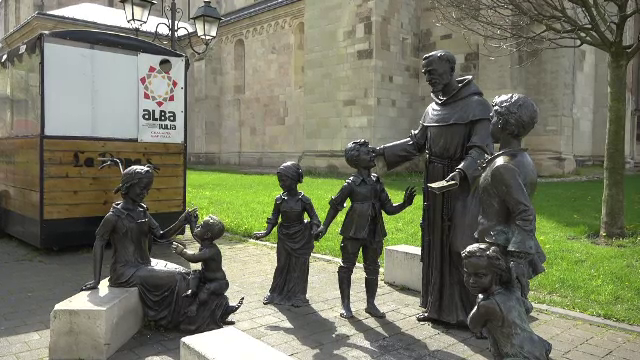 Statuile din Cetatea Alba Carolina, vandalizate cu coca și gunoaie. De ce huliganii nu au fost surprinși de camere