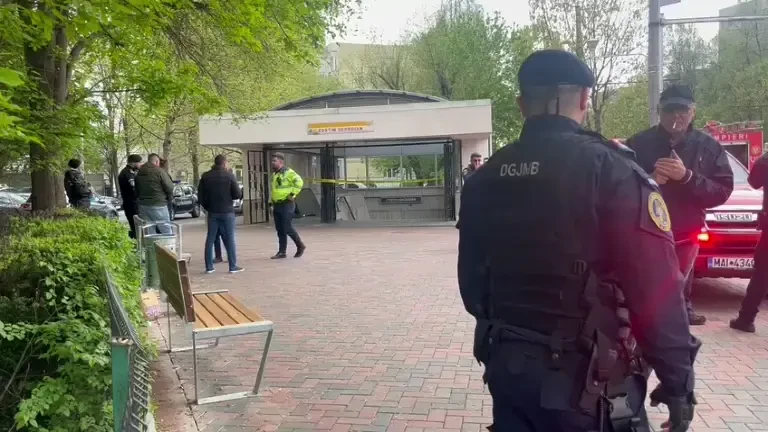 Degajare de fum într-o stație de metrou. Călătorii au fost evacuați. Nu s-au raportat victime
