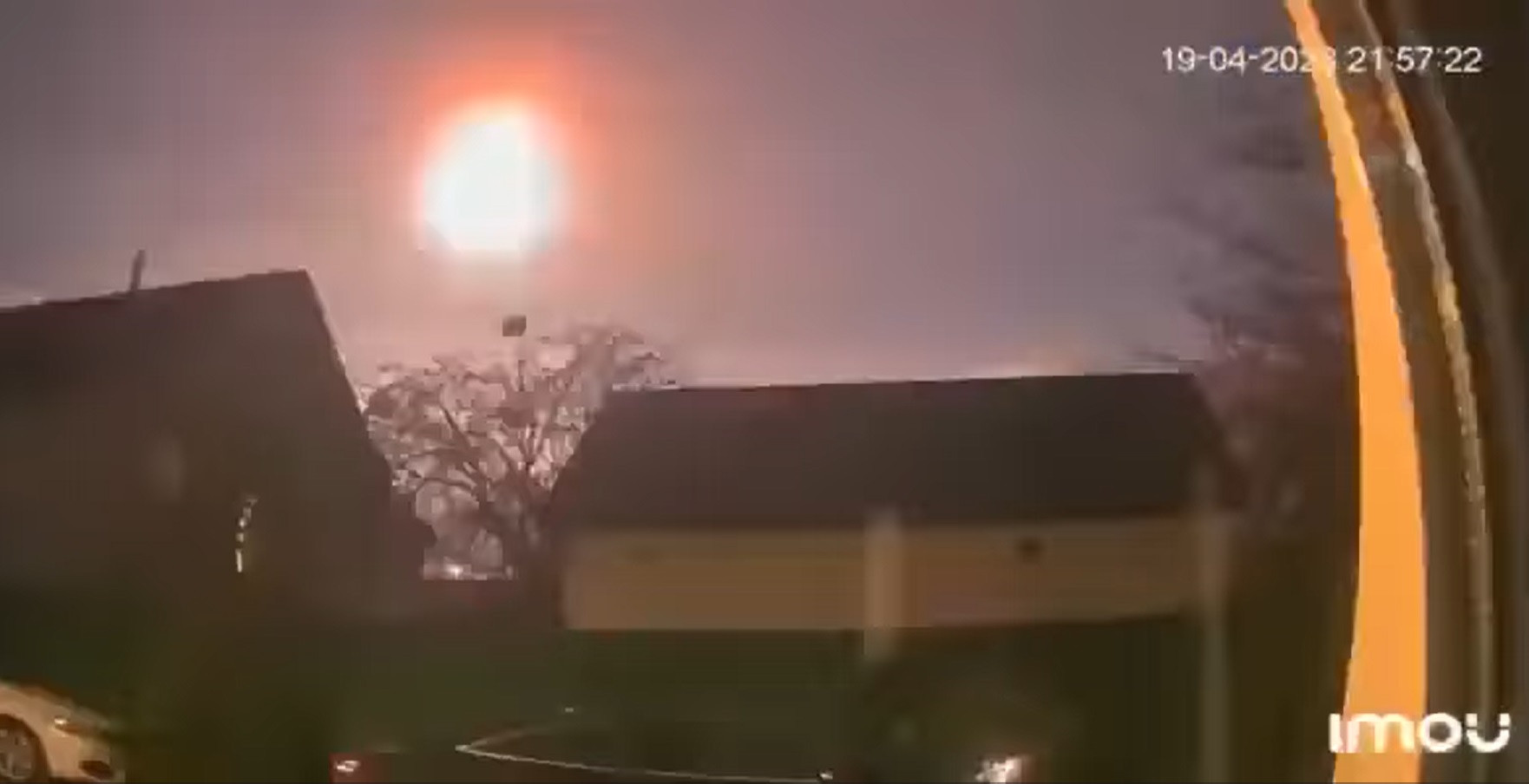 Bila de foc apărută brusc pe cerul Kievului. Ce ar fi fost, de fapt, obiectul misterios. VIDEO