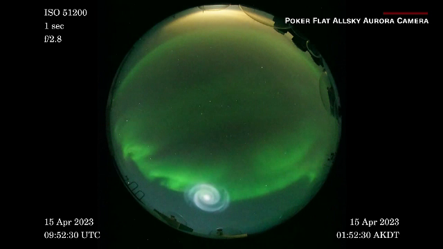 Imagini fascinante în Alaska. Pe cer a apărut o lumină strălucitoare, care a început să ia forma unei spirale