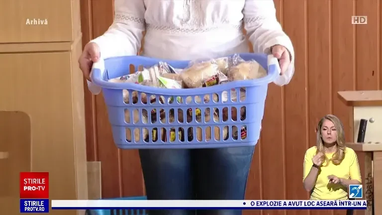 Elevii primesc la școală alimente de o calitate îndoielnică. Raport CE: Mere încrețite, cornuri învechite și lapte stricat