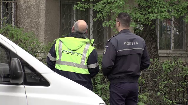 Ce făcea mama copilului de 2 ani care a murit după ce a căzut de la etajul unui bloc din Ploiești, în momentul tragediei