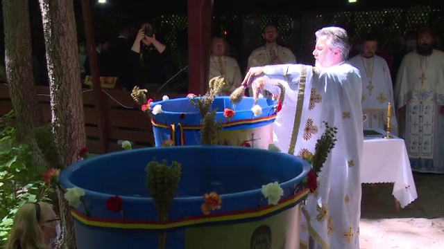 Izvorul Tămăduirii 2023. Ce este bine să faci în prima vineri de după Paște și ce superstiții au românii de sfințirea apelor