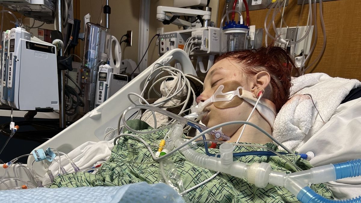 ”M-am trezit fără mâini și fără picioare”. Povestea tinerei care a fost la un concert de unde a contractat o bacterie mortală